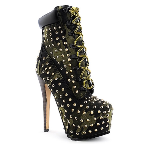 CAMO PLATFORM BOOT WITH GOLD STUDS - Picture 2 of 3